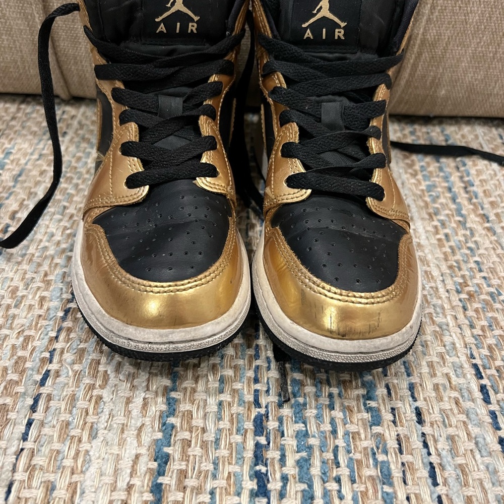 Jordan Kids Sneakers Black and Gold Accents  Size 3.5 DR6967-071 - Picture 3 of 11